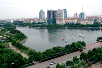 碧波蕩漾的穿紫河