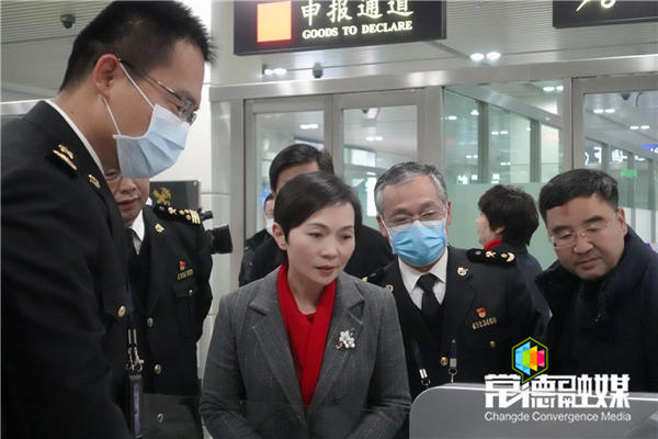 市領(lǐng)導(dǎo)慰問機(jī)場工作人員：堅(jiān)決做好新型冠狀病毒疫情防控工作