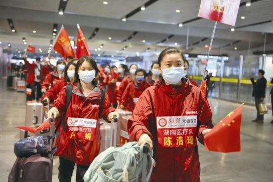 常德最后一批白衣戰(zhàn)士回家