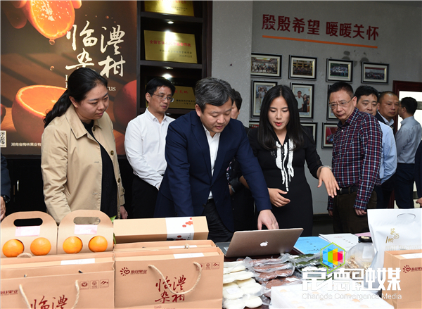 曹立軍赴臨澧縣調(diào)研：發(fā)展扶貧產(chǎn)業(yè)要注重特色化信息化市場(chǎng)化