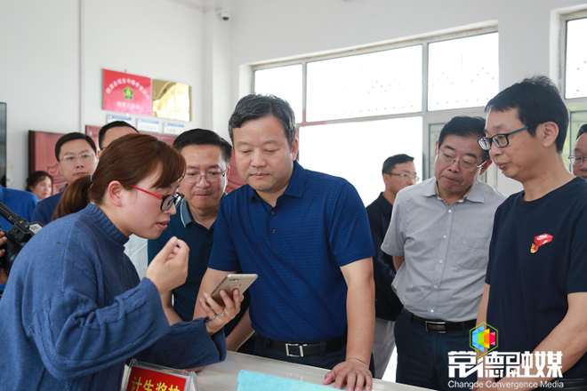 曹立軍赴桃源督導脫貧攻堅工作：發(fā)展鄉(xiāng)村產(chǎn)業(yè)要注重品牌打造