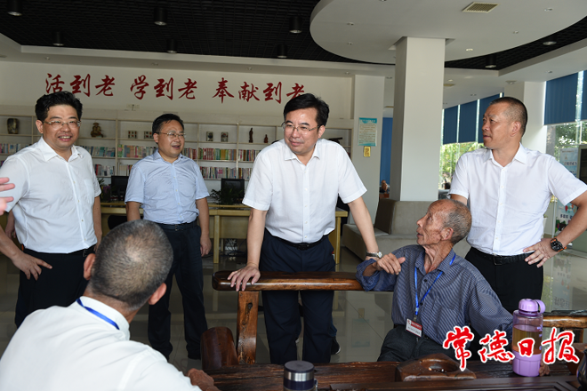 鄒文輝在武陵、鼎城及常德高新區(qū)調(diào)研時指出：堅持精明增長 聚焦產(chǎn)業(yè)發(fā)展 建設(shè)宜居城市