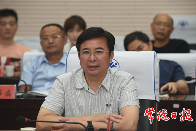 鄒文輝調(diào)研全市人力資源和社會保障工作：堅持就業(yè)是第一民生 全力做好穩(wěn)就業(yè)工作