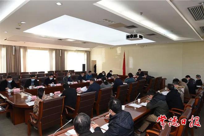 鄒文輝專題調(diào)度醫(yī)?；疬\(yùn)行工作：堅(jiān)持一切為了群眾 切實(shí)減輕就醫(yī)負(fù)擔(dān)