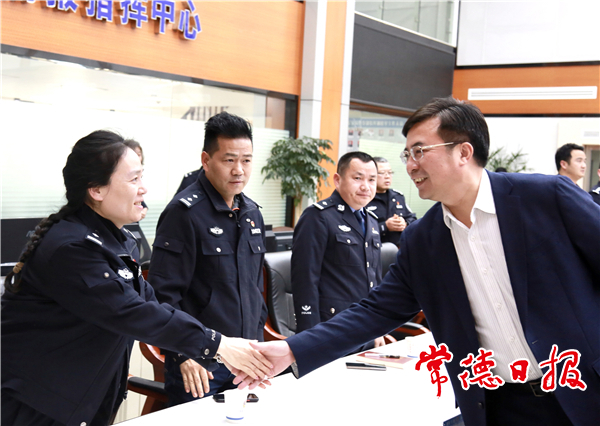 鄒文輝調(diào)度春節(jié)安保工作