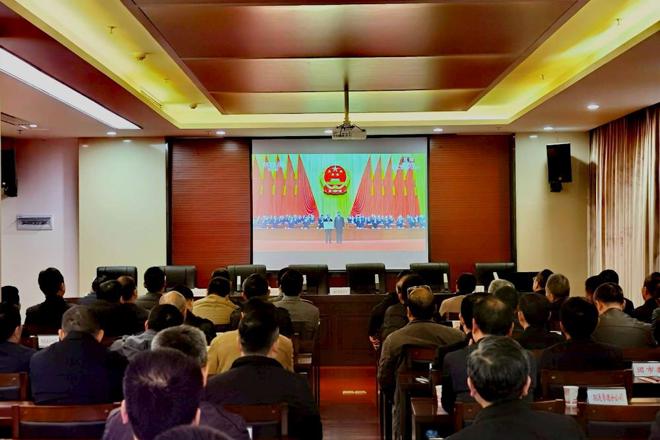 全市各級(jí)各部門集中收看全國脫貧攻堅(jiān)總結(jié)表彰大會(huì)