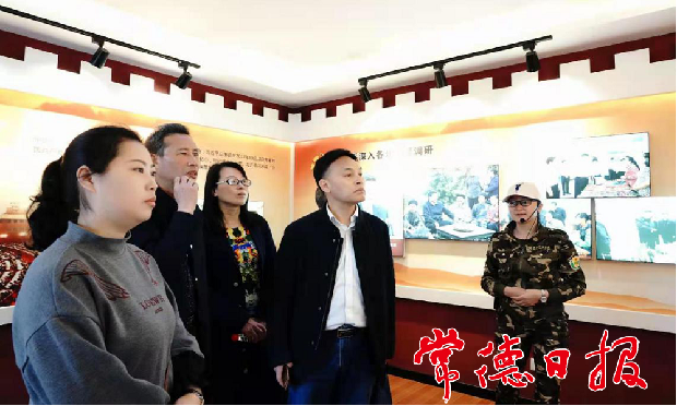圖為黨員參觀黨建教育基地展示館現(xiàn)場_1617006880793.png