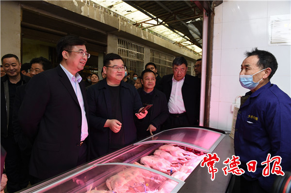 鄒文輝在市食品安全委員會(huì)全會(huì)上指出：堅(jiān)決落實(shí)“四個(gè)最嚴(yán)”要求 牢牢守住食品安全底線