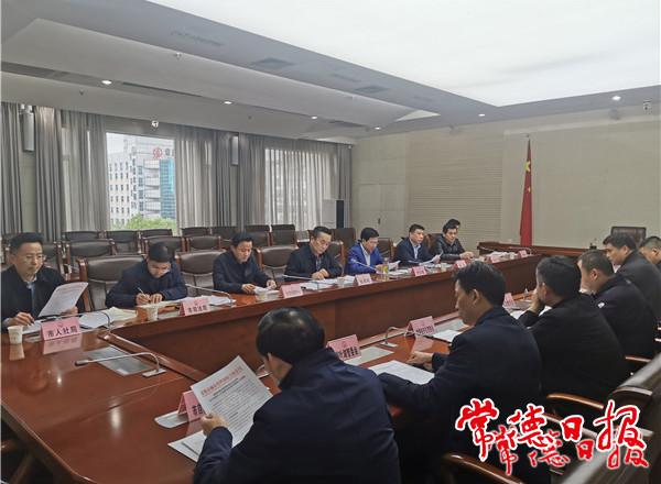 市領(lǐng)導(dǎo)專題調(diào)度會(huì)時(shí)指出：要強(qiáng)化措施 進(jìn)一步緩解城區(qū)“行車堵、停車難”問題