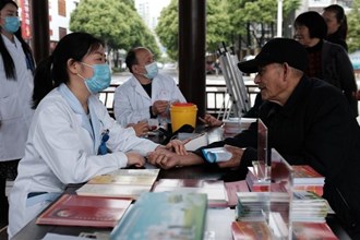 柳葉湖旅游度假區(qū)愛國(guó)衛(wèi)生運(yùn)動(dòng)委員會(huì)舉行第33個(gè)愛國(guó)衛(wèi)生月宣傳活動(dòng)