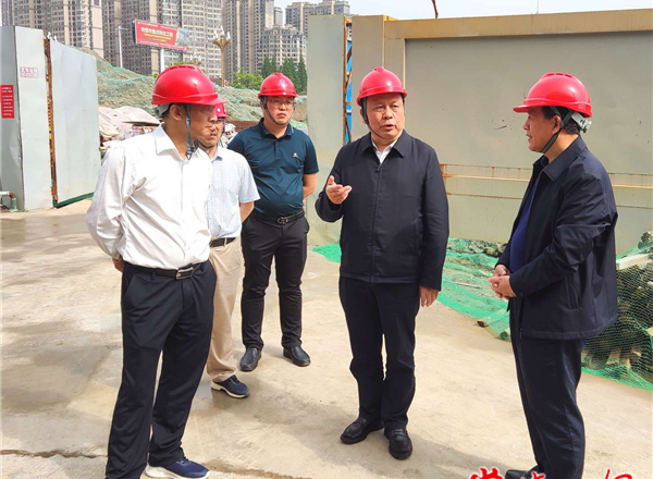 省人大常委會副主任、省總工會主席周農(nóng)來常調(diào)研時強調(diào)：堅持工人文化宮“工”字特色