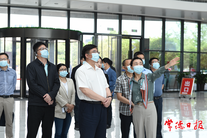 鄒文輝調(diào)研“城市大腦”建設(shè)和政務(wù)服務(wù)工作：把握發(fā)展主動權(quán) 持續(xù)推進智慧城市建設(shè)