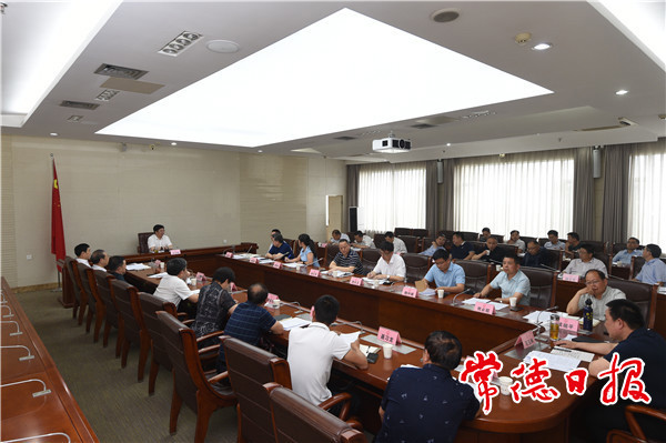 鄒文輝在農(nóng)村面源污染整治工作座談會上指出：堅定不移推動化肥減量增效和農(nóng)村面源污染整治