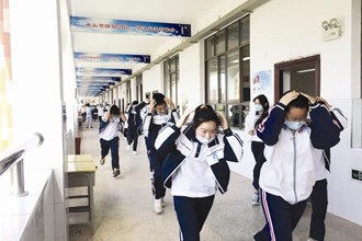 常德市六中開展防震應(yīng)急演練