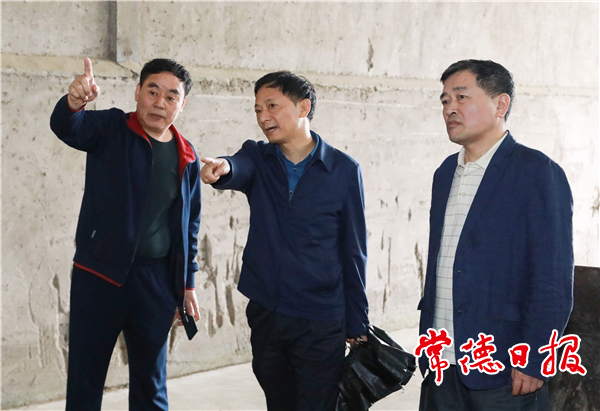 市領(lǐng)導(dǎo)調(diào)研重點(diǎn)農(nóng)業(yè)龍頭企業(yè)時(shí)強(qiáng)調(diào)：提高農(nóng)業(yè)現(xiàn)代化水平 打造品牌農(nóng)業(yè)