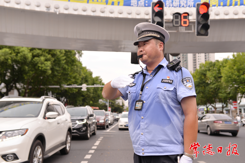 交警 徐珊珊_副本.jpg