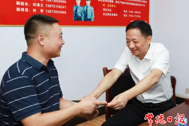 市領(lǐng)導(dǎo)慰問(wèn)優(yōu)秀退役士兵