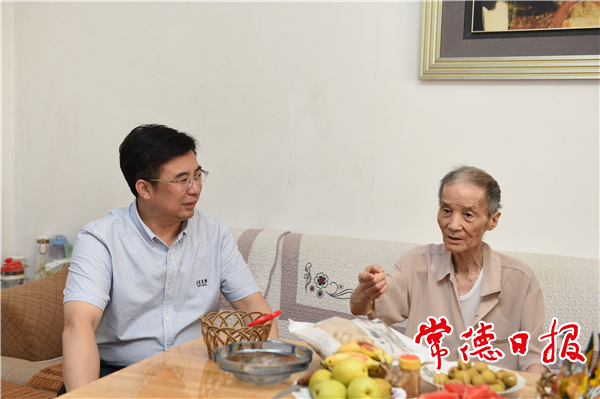 鄒文輝看望慰問(wèn)退役軍人