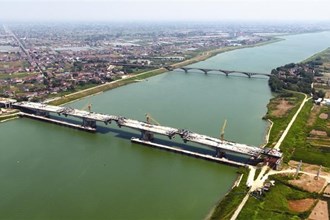 澧縣：張公廟澧水特大橋施工忙