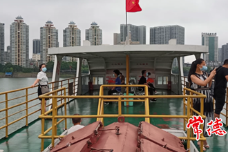 輪渡重拾“江湖”地位 每天千余人坐船往返沅江兩岸