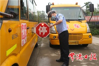 開(kāi)學(xué)在即，常德交警為113臺(tái)校車“體檢”