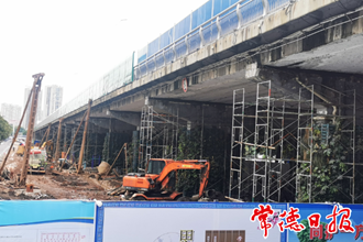 混凝土清拆機(jī)器人為武陵大橋“做手術(shù)”