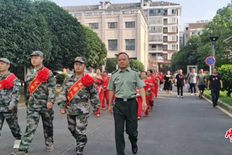金鳳街道3名大學(xué)生應(yīng)征入伍