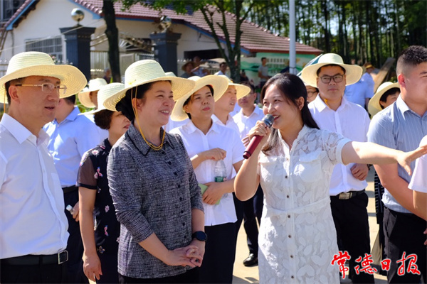 市領(lǐng)導(dǎo)出席鼎城區(qū)人大代表實踐站現(xiàn)場觀摩會指出 要激發(fā)人民群眾參與鄉(xiāng)村振興的內(nèi)生動力