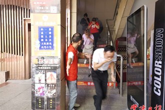 消防安全進(jìn)商圈 為游客撐起“平安傘”