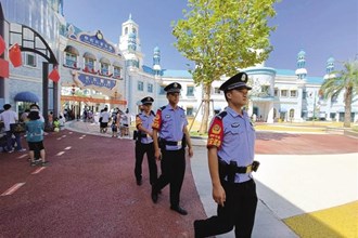 “警察藍”“火焰藍”進景區(qū) 構(gòu)筑安全“風景線”