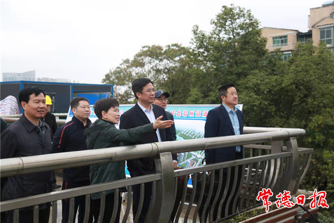 鄒文輝實(shí)地督導(dǎo)武陵大橋維修加固工程