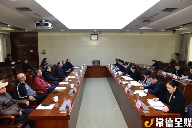 市政府就《市政府工作報(bào)告》征求老干部意見