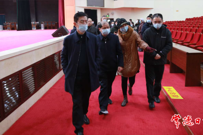 市政協(xié)檢查組檢查會場籌備工作