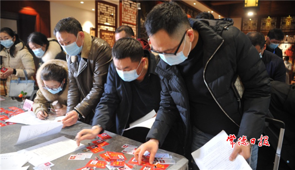 300多名政協(xié)委員昨日報到