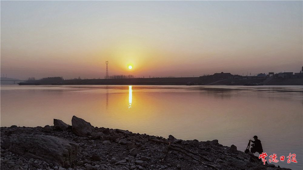 朱世奎 攝 沅江日出2.jpg