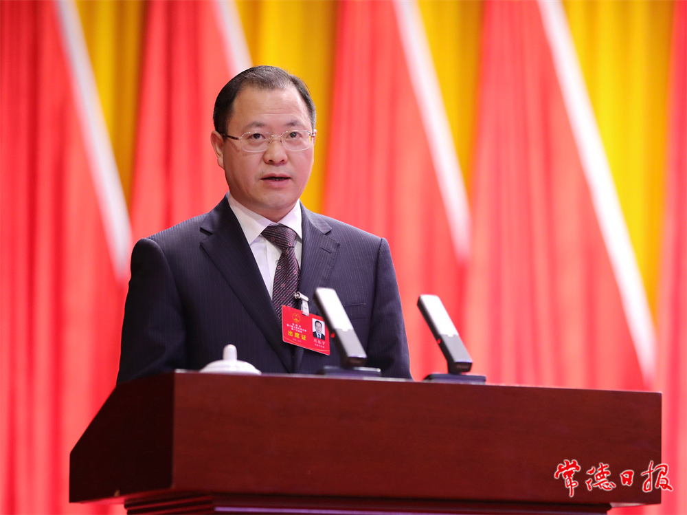 新當選的市人民政府市長周振宇發(fā)表任職講話_1641046605652.jpg