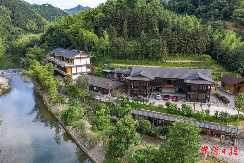 賽陽村民宿   周桂成攝.jpg