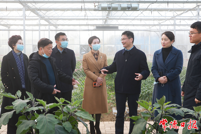 曹志強(qiáng)在柳葉湖旅游度假區(qū)調(diào)研時指出：大力發(fā)展城市經(jīng)濟(jì) 把柳葉湖建設(shè)得更加靚麗