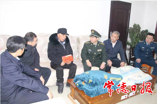 常德軍分區(qū)領(lǐng)導(dǎo)走訪慰問時(shí)指出 要把關(guān)懷送到軍人軍屬和退役軍人心坎上