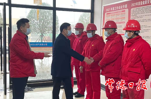 市領(lǐng)導(dǎo)檢查安全生產(chǎn)時(shí)指出：壓實(shí)安全責(zé)任 讓市民過一個(gè)安寧祥和的春節(jié)