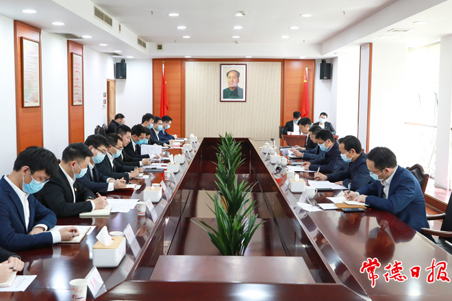 曹志強(qiáng)參加市委辦第三黨支部組織生活會：奮斗不息追夢不止 用奮斗書寫青春不悔精彩篇章