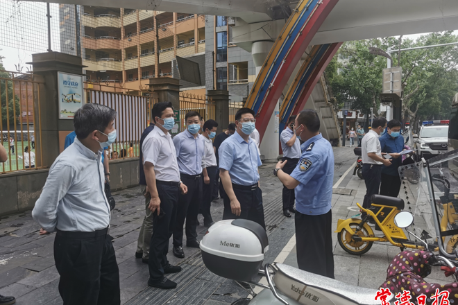 我市全力整改市容環(huán)境問(wèn)題