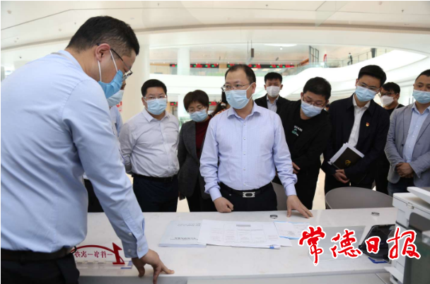 常德“走流程、解難題、優(yōu)服務(wù)”市長(zhǎng)全程體驗(yàn)辦事流程