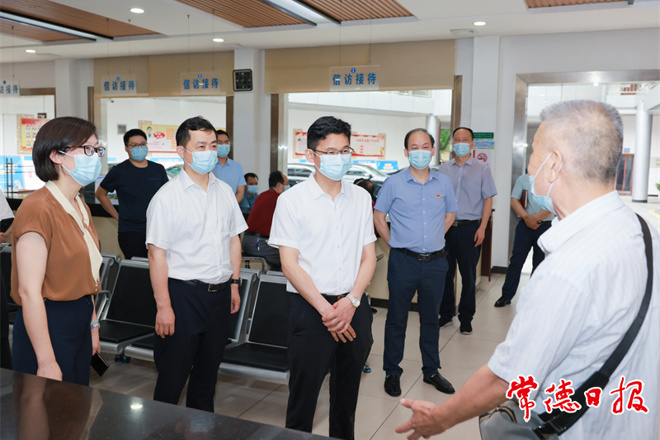 曹志強(qiáng)在市信訪局調(diào)研時(shí)強(qiáng)調(diào)：堅(jiān)持以人民為中心的發(fā)展思想 推動(dòng)全市信訪工作提質(zhì)增效