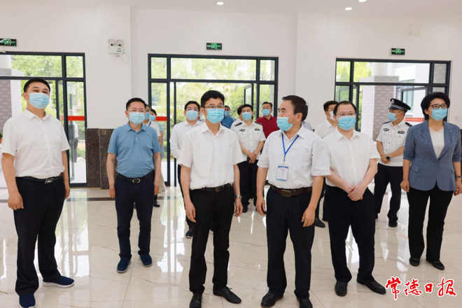 市領(lǐng)導(dǎo)督導(dǎo)檢查高考備考工作