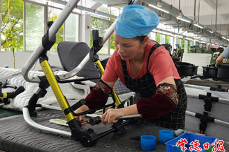 【攝影報道】工業(yè)企業(yè)生產(chǎn)忙