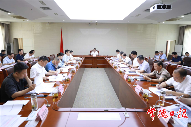 周振宇在全市污染防治攻堅(jiān)戰(zhàn)“夏季攻勢”暨大氣污染防治工作現(xiàn)場推進(jìn)會上強(qiáng)調(diào) 真抓實(shí)干務(wù)實(shí)作為 切實(shí)改善生態(tài)環(huán)境質(zhì)量