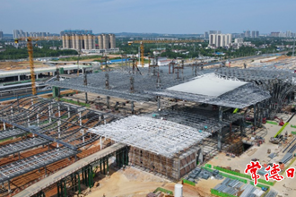 【攝影報道】常益長鐵路常德站總重約2380噸整榀鋼桁架屋蓋提升完成