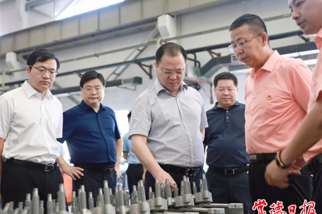 周振宇調(diào)研先進(jìn)裝備制造產(chǎn)業(yè)發(fā)展 堅定信心決心 緊盯千億產(chǎn)業(yè)目標(biāo)強(qiáng)力作為