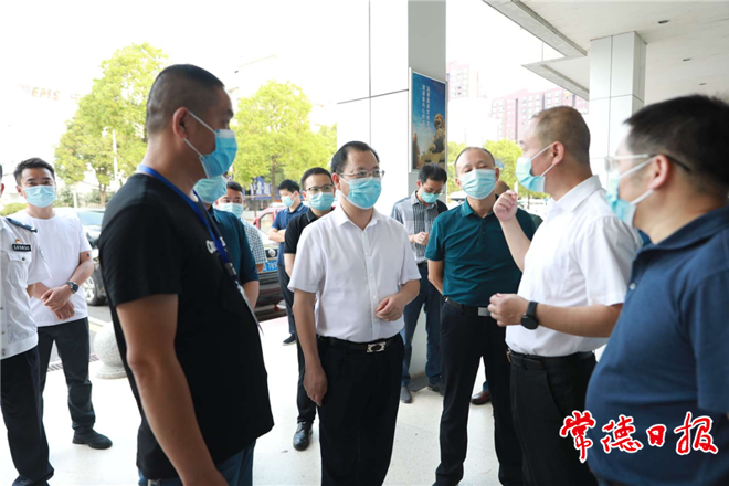 周振宇督導檢查疫情防控工作并看望慰問一線工作人員